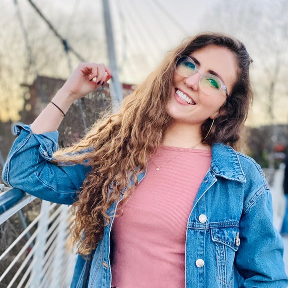 Meet your Posher, Ashley - Picture 1 of 1